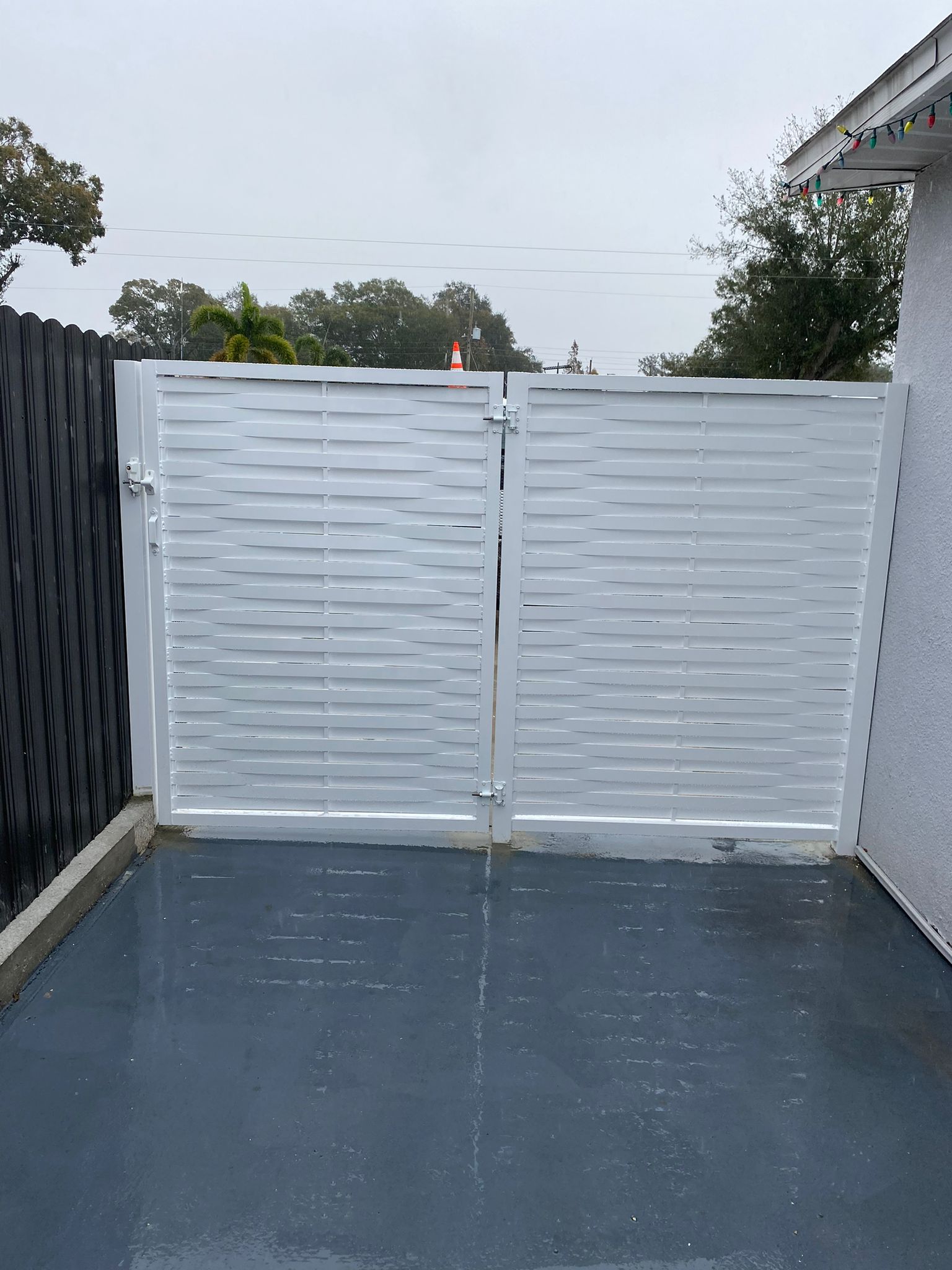 Aluminum Flat Bar Basket Weave fence installation in Tampa, FL — Vilo Fence