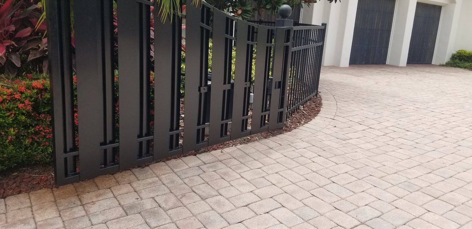 Aluminum Flat Bar Vertical fence installation in Tampa, FL — Vilo Fence
