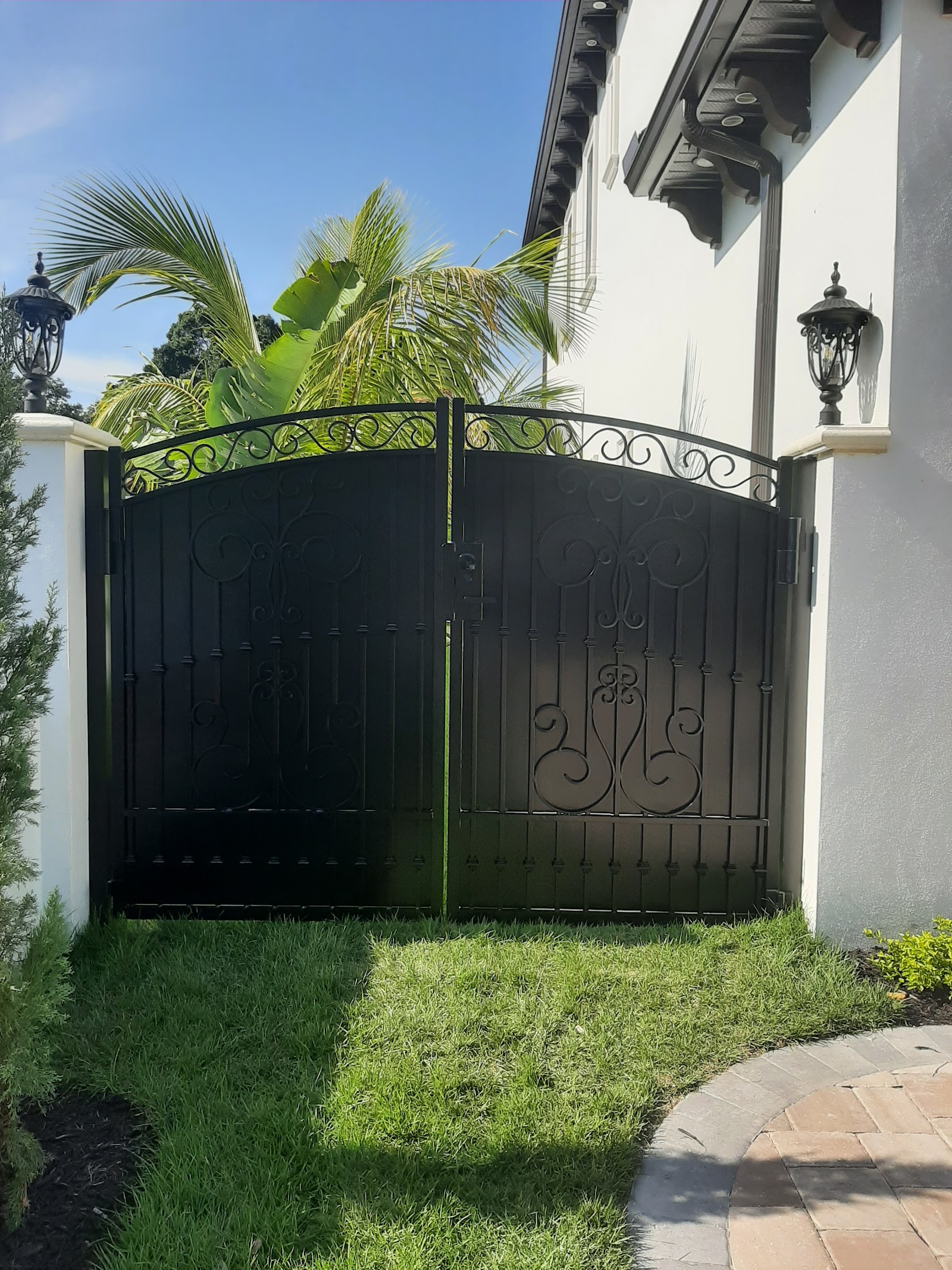 Aluminum Privacy Sheet fence installation in Tampa, FL — Vilo Fence