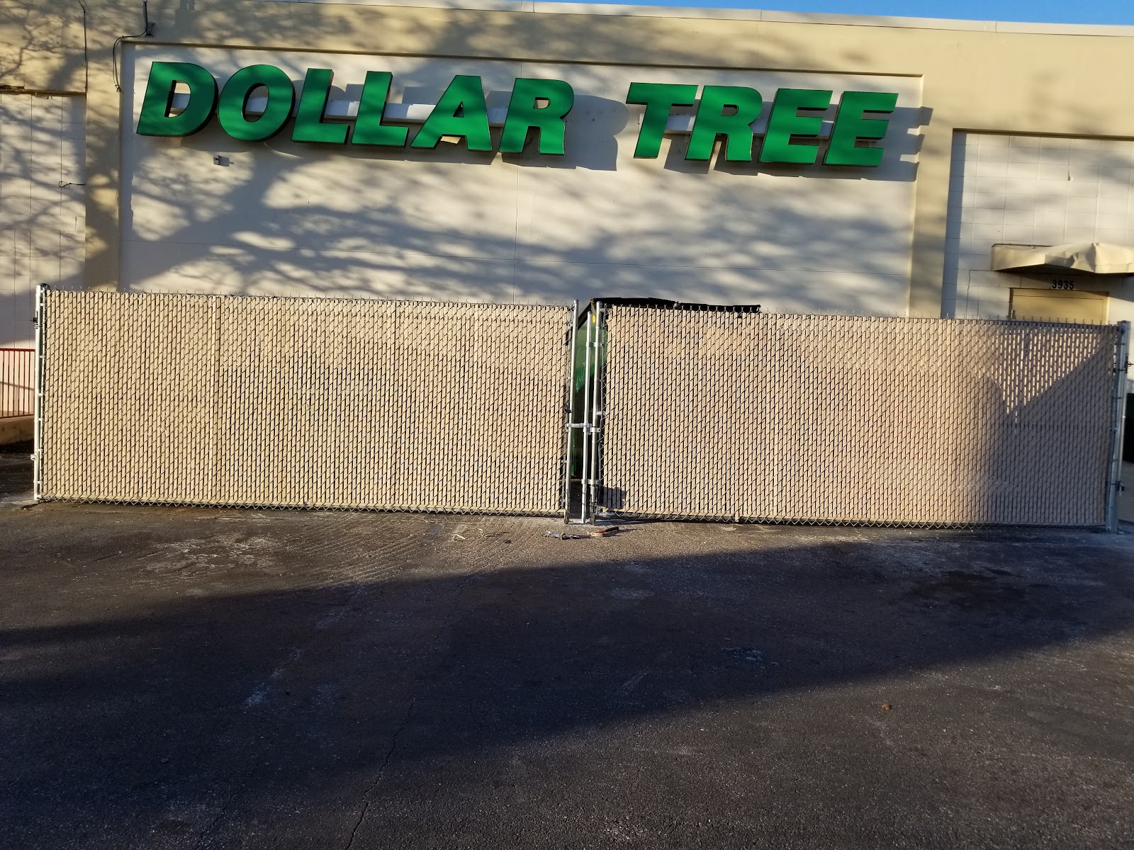 Chain-Link Slats fence installation in Tampa, FL — Vilo Fence
