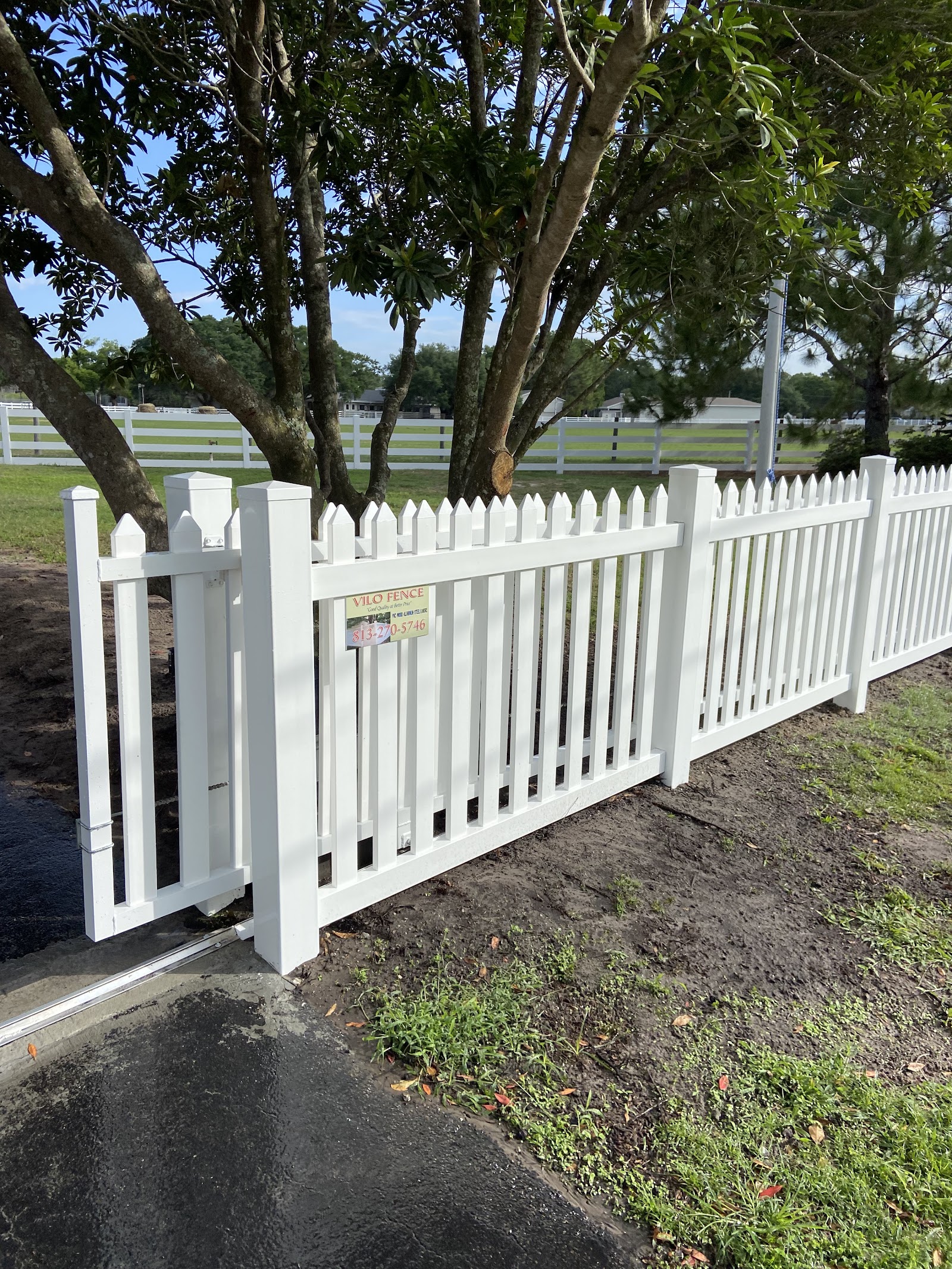 PVC Picket Melrose White fence installation in Tampa, FL — Vilo Fence