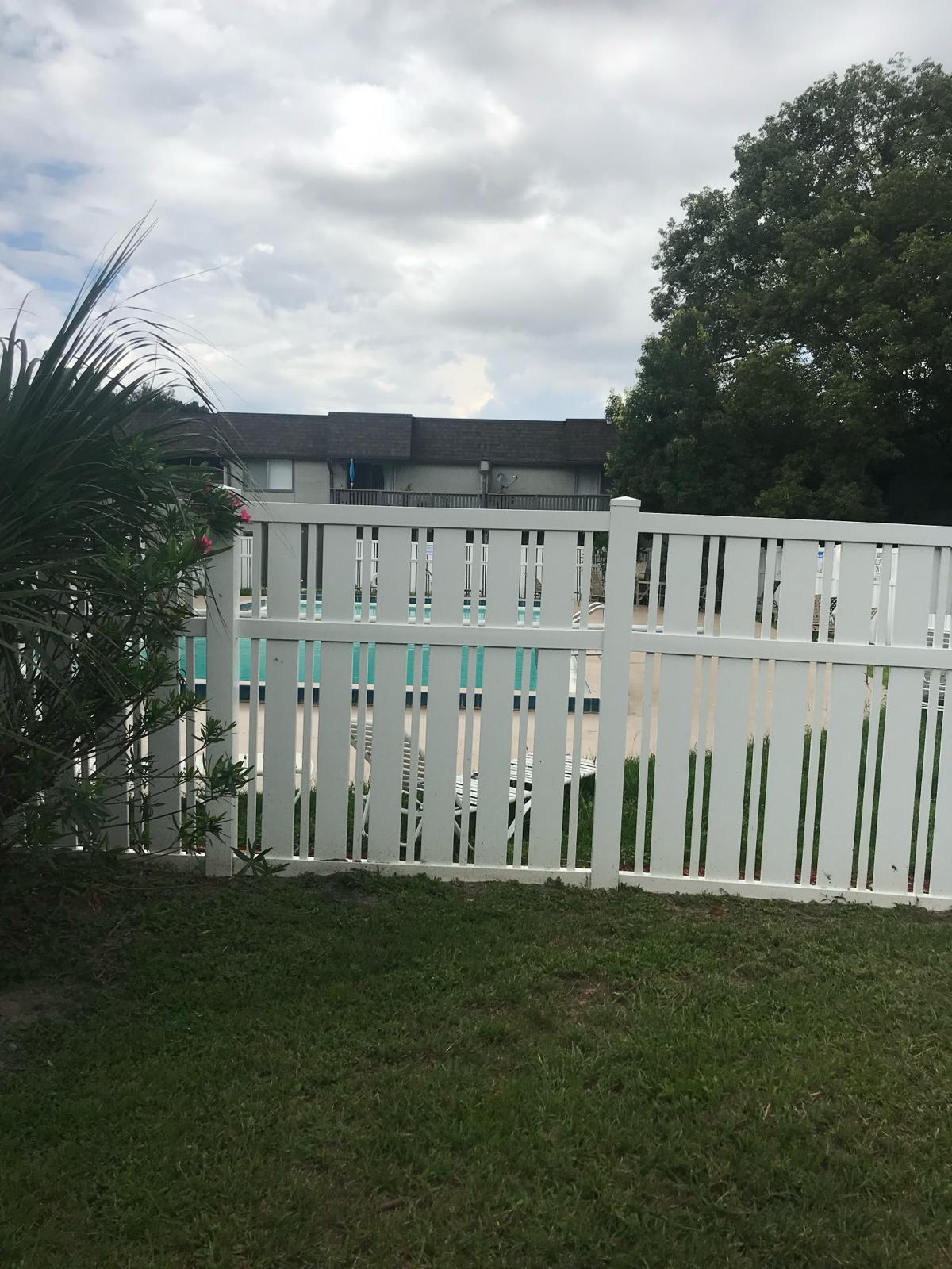 PVC Picket Mixed fence installation in Tampa, FL — Vilo Fence