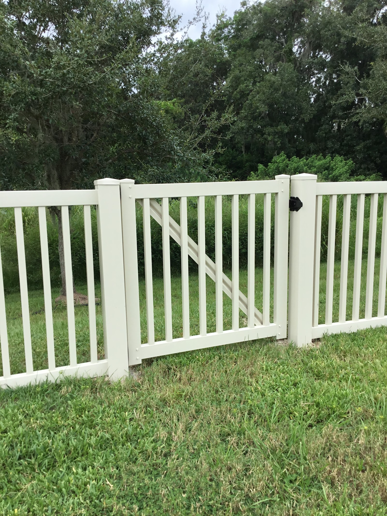 PVC Picket Savannah Tan fence installation in Tampa, FL — Vilo Fence