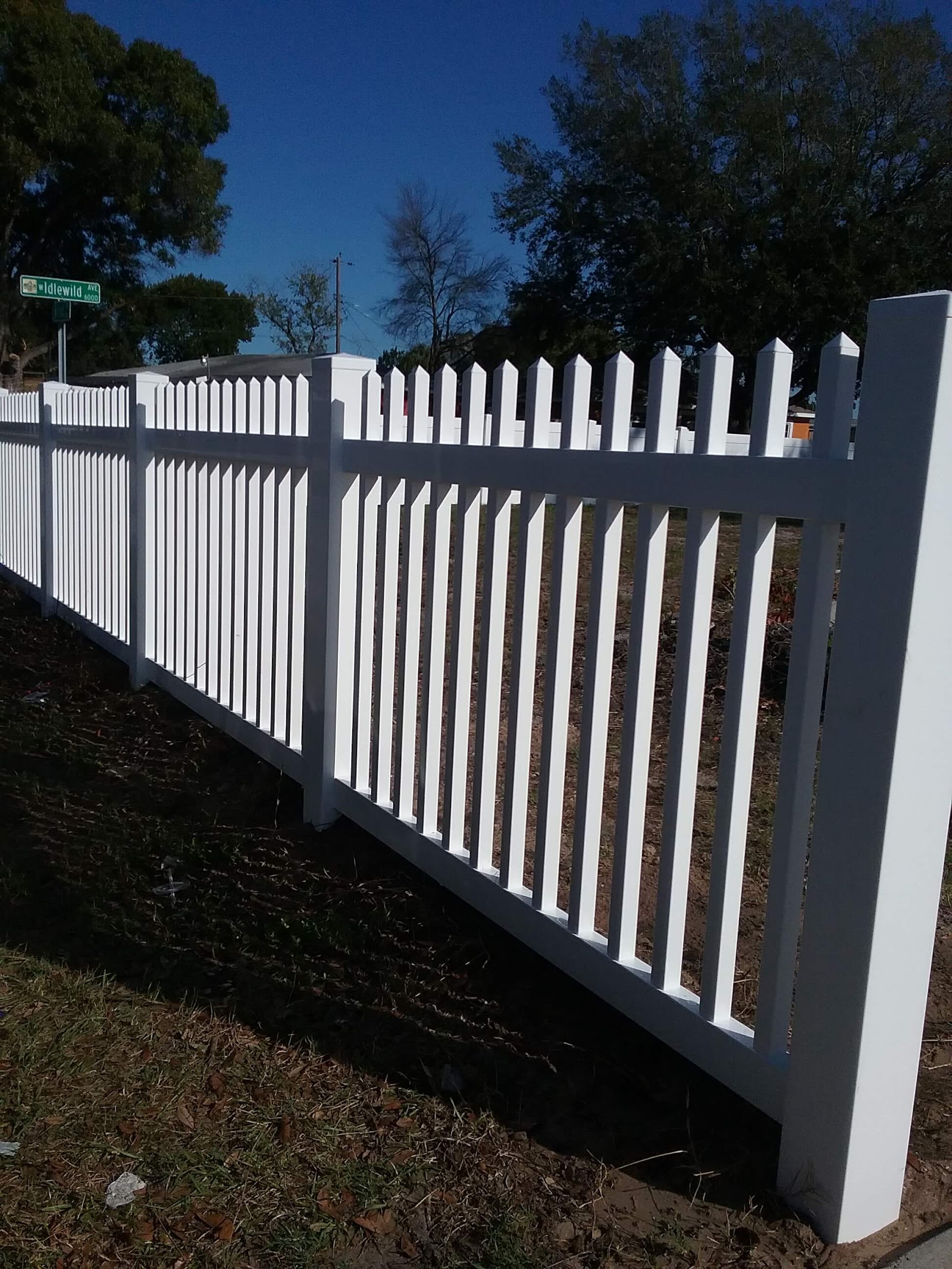 PVC Picket Savannah White fence installation in Tampa, FL — Vilo Fence