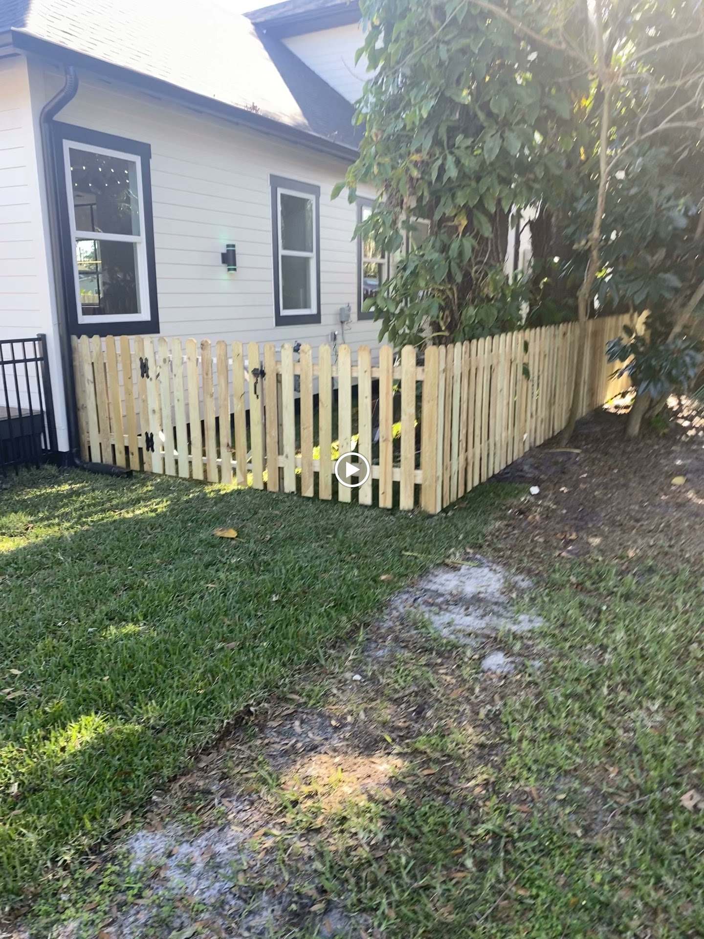 Wood Picket fence installation in Tampa, FL — Vilo Fence